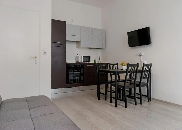 Budget & Comfy 2 Adjacent Great For Long-stays