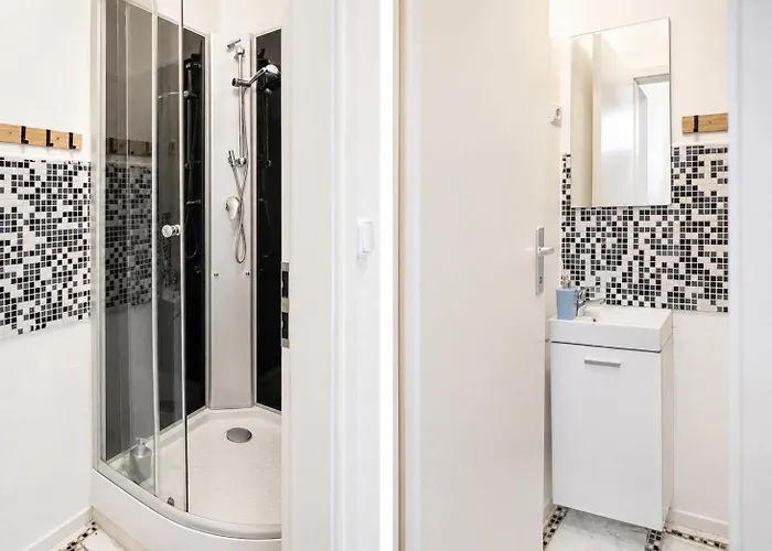 Budget & Comfy 2 Adjacent Great For Long-stays