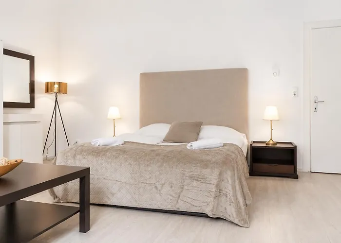Budget & Comfy 2 Adjacent Great For Long-stays