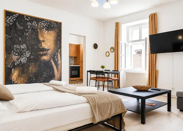 Budget & Comfy 2 Adjacent Great For Long-stays