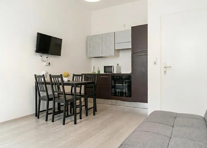 Budget & Comfy 2 Adjacent Great For Long-stays
